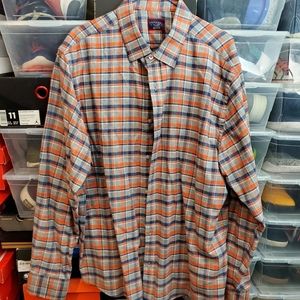 6 UNTUCKit Shirts. back to the office - WITH 2 FREE BONUSES IF YOU BUY THE LOT